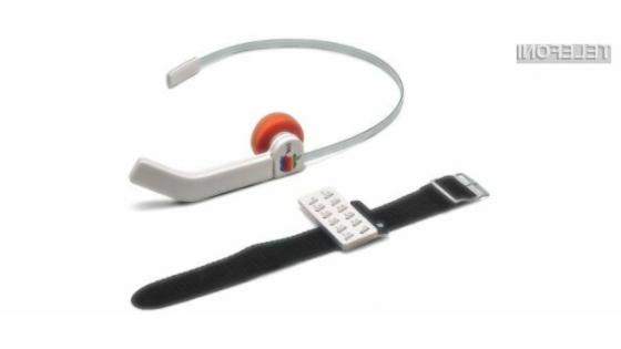 Prvi prototip Applove »pametne« ročne ure je bil opremljen zgolj s tipkami in ga je bilo mogoče povezati z brezžičnimi slušalkami.