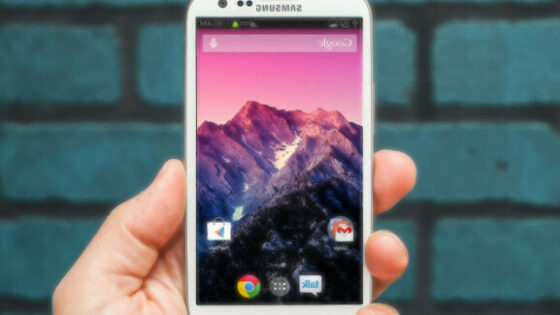 Mobilnik Samsung Galaxy S3 bo s posodobitvijo na Android 4.4 KitKat pridobil nove možnosti in bo postal odzivnejši!