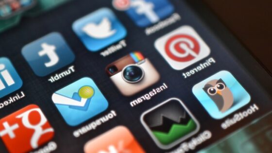 Uporabniki mobilnih naprav Android in iOS imajo odslej možnost utišanja tvitov in deljenih tvitov izbranih uporabnikov.