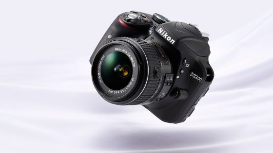 Najmanjši z vsem, kar imajo veliki – Nikon D3300
