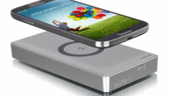 Brezžični sistem Luxa2 uporabnikom starejših mobilnikov Samsung Galaxy prinaša možnost brezžičnega polnjenja.