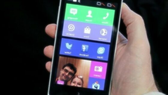 Mobilnik Nokia X2 naj bi tako kot njegov predhodnik poganjal prirejeni operacijski sistem Android.