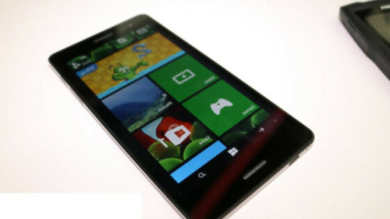 Večji zaslon se odlično prilega mobilnemu operacijskemu sistemu Windows Phone 8.1.
