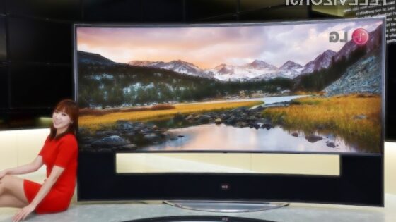 Ukrivljen 105-palčni televizor LG se bo zlahka prikupil tudi najzahtevnejšim uporabnikom.