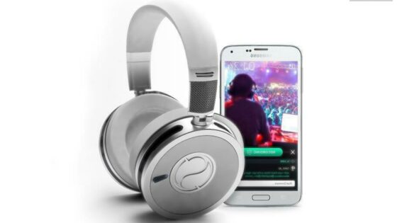 Brezžične slušalke Soundsight so opremljene s kakovostno spletno kamero ločljivosti pet milijonov točk in kar šestimi mikrofoni.