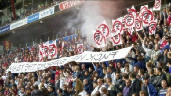 Brezplačen dostop do interneta na nogometnem stadionu obiskovalce le odvrača od bučnega navijanja!