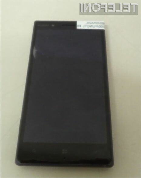 Pametni mobilni telefon Nokia 830 se bo zlahka prikupil ljubiteljem digitalne fotografije.