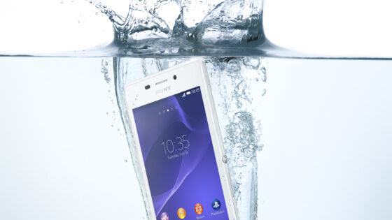 S Sony Sony Xperia M2 Aqua prihaja vodoodpornost v srednji razred pametnih telefonov.