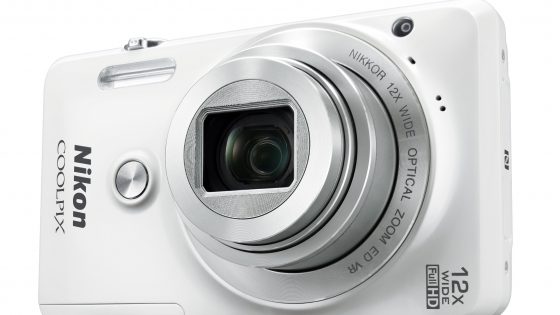 Nikon S6900 »S« kot selfie