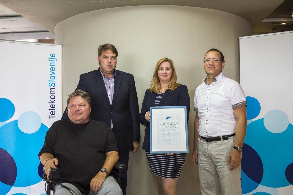 Telekom Slovenije invalidskim in humanitarnim organizacijam podaril pohištvo in pisarniško opremo