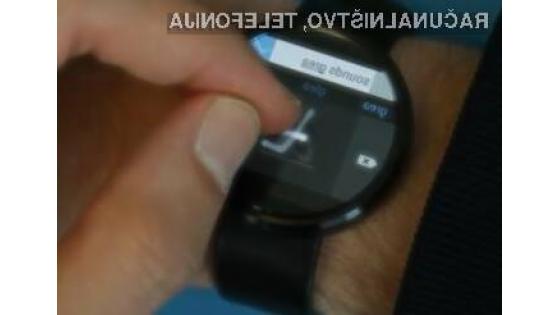 Microsoftova navidezna tipkovnica močno poenostavlja vnos besedil na miniaturnih zaslonih pametnih ročnih ur Android Wear.