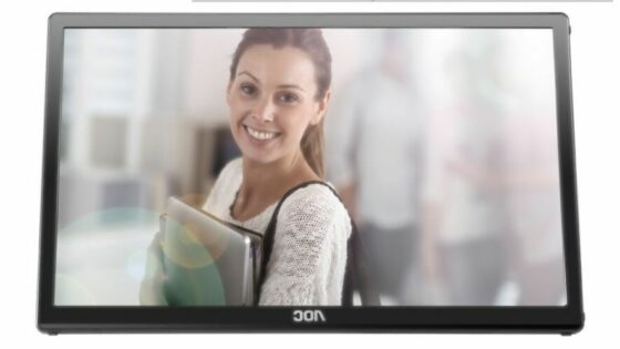 Zaslon AOC myConnect E1759FWU je kot nalašč za večzaslonsko delo na terenu!