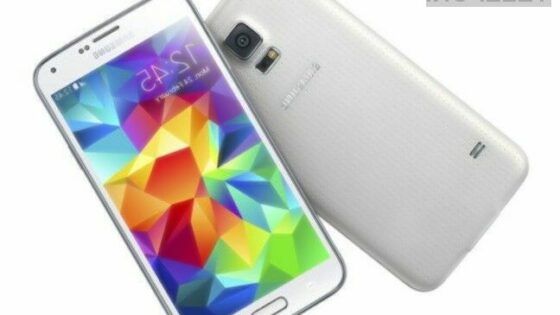 Najboljši pametni mobilni telefon leta 2014 je po mnenju uporabnikov storitev mobilne telefonije Samsung Galaxy S5.