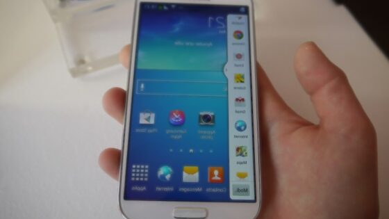 Android 5.0 Lollipop se več kot odlično prilega mobilniku Samsung Galaxy S4.