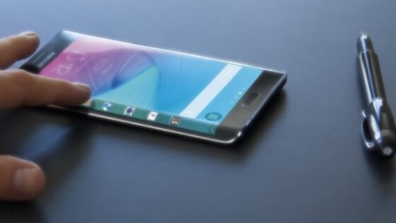 Samsung Galaxy S6 naj bi bil narejen po meri poslovnežev in petičnežev.