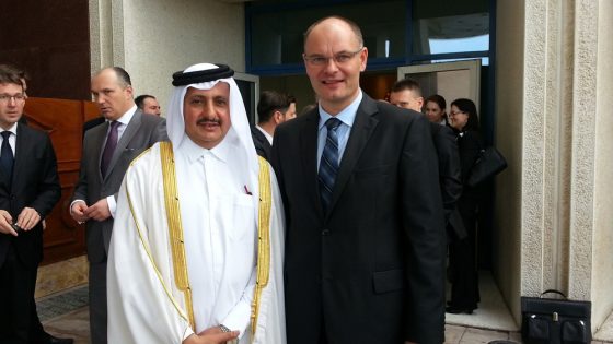 Marko Valjavec, Halcomov glavni izvršni direktor in Sheikh Khalifa Bin Jassim Bin Mohammed Al Thani, predsednik katarske Gospodarske in industrijske zbornice.