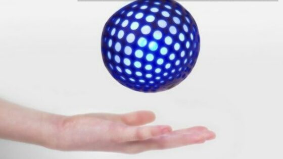 Glavni adut pametne žoge Hackaball je možnost uporabe programske opreme za programiranje preprostih ukazov.