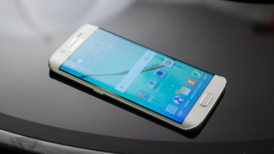 Samsung Galaxy S6 Edge brez težav prenese tako padce kot udarce!