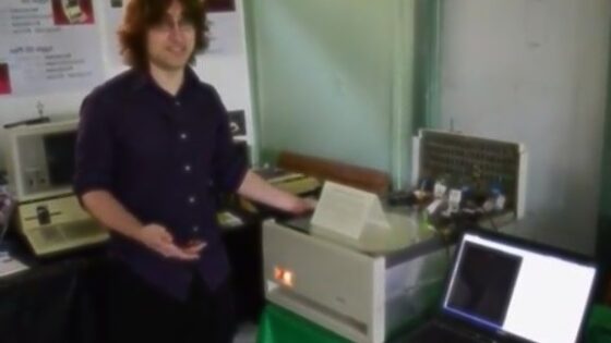 Trdi disk z oznako RL02 kapacitete desetih megabajtov je bilo mogoče povezati na sodoben računalnik z vmesnikom USB.