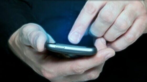 V prihodnje bi lahko potresne sunke zaznavali kar s pametnimi mobilnimi telefoni!