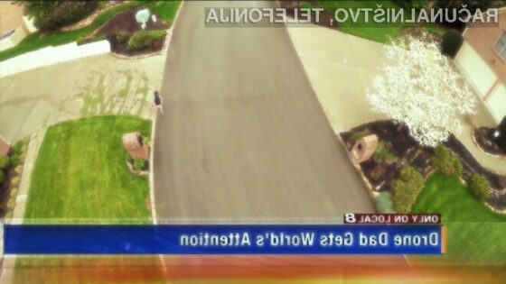 Oče spremlja hčerko s štirikopterjem
