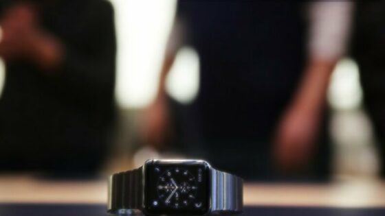 Zanimanje za pametno ročno uro Apple Watch je preseglo vsa pričakovanja!