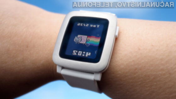 Prvi kupci bodo težko pričakovano pametno ročno uro Pebble Time prejeli konec julija.
