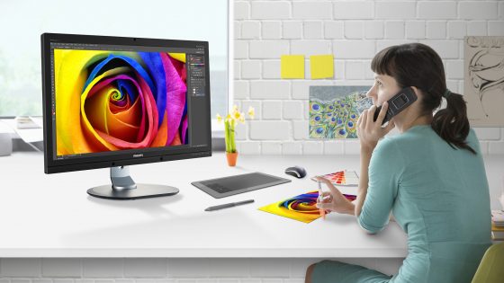 Philipsov monitor 272P4APJKHB z Adobe RGB-tehnologijo zagotavlja barvno usklajenost za profesionalce