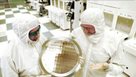 IBM obljublja še zmogljivejše in energijsko varčnejša čipovlja!