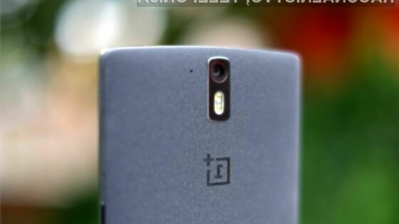 Pametni mobilni telefon OnePlus 2 obeta veliko!