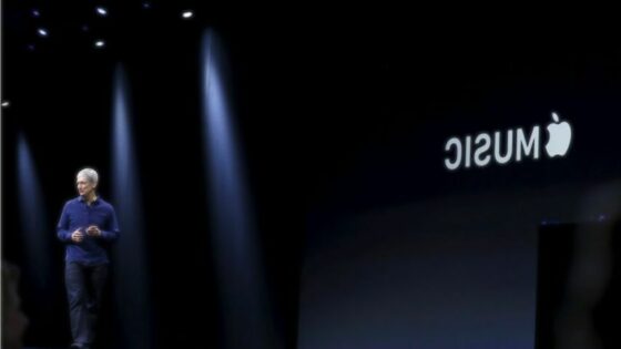 Uporabniki glasbene storitve Apple Music večinoma poslušajo le spletni radio.