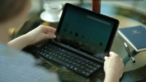 Kompaktna in upogljiva računalniška tipkovnica LG Rolly Keyboard KBB-700 ponuja vse tipke klasične tipkovnice,