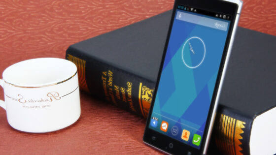Tablifon Takee 1 Holographic 3G je vrednoten na zgolj 115 evrov.