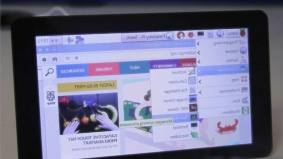 Namenski 7-palčni zaslon, občutljiv na dotik se odlično prilega računalniškemu sistemu Raspberry Pi.