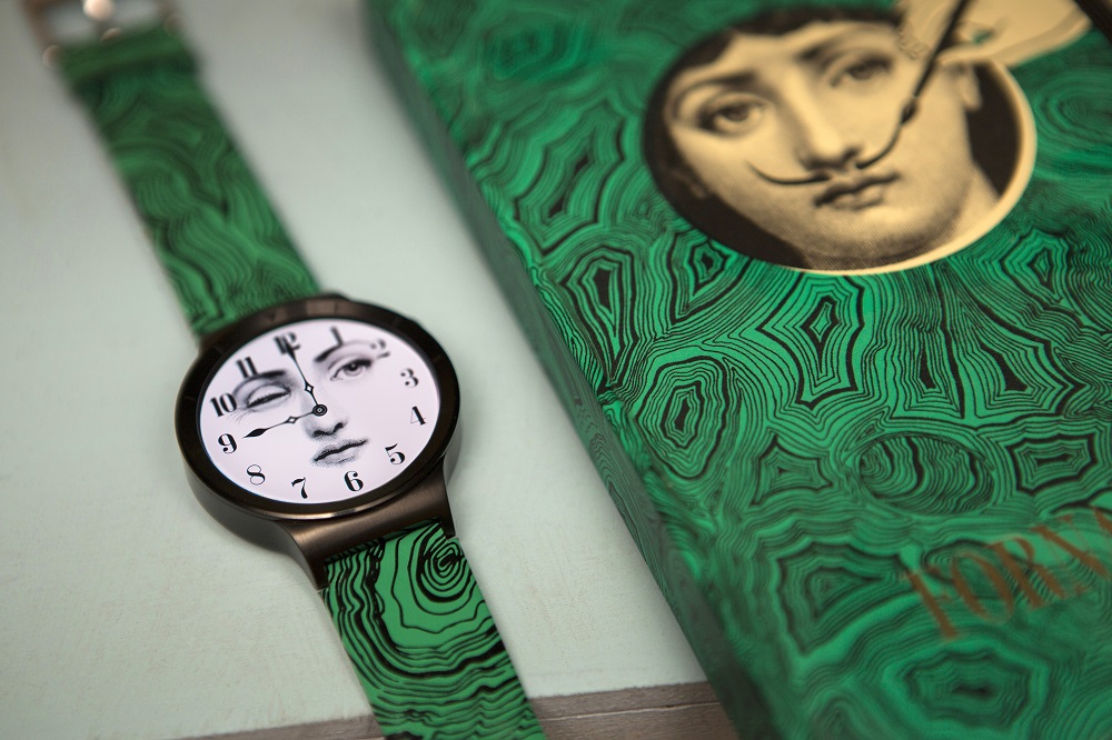 Kultni oblikovalec Barnaba Fornasetti oblikoval Huawei pametno uro