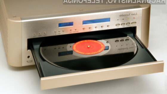 Novodoben predvajalnik gramofonskih plošč ELP Laser Turntable delo opravlja več kot odlično.