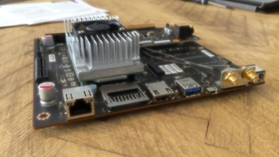 Zmogljiva razvojna platforma Nvidia Jetson TX1 pri polni obremenitvi porabi manj kot deset vatov električne moči!
