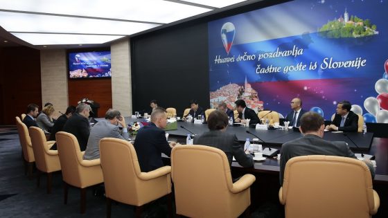 Podpredsednik Vlade RS Dejan Židan  na  obisku v podjetju Huawei