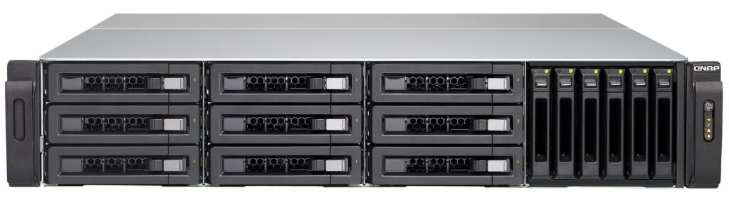 Novi Qnap TVS-EC1580MU-SAS-RP omogoča vgradnjo 15 SATA/SAS/SSD diskov.