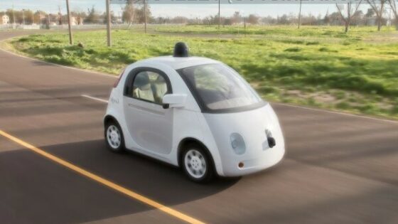 Google naj bi že razmišljal o samovozečih taksijih!