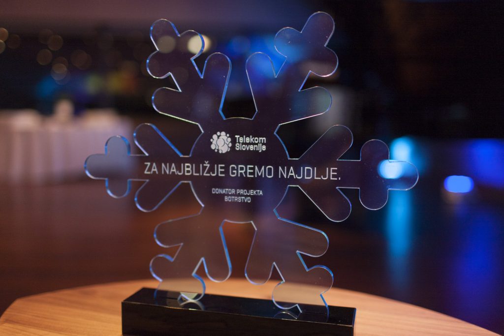 Za najbližje gremo najdlje. Telekom Slovenije donator projekta Botrstvo.