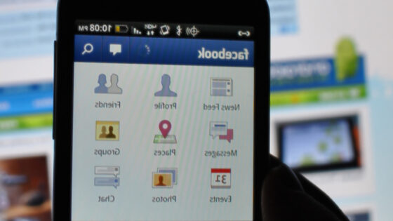 Facebook naj bi se namerno igral z »živci« uporabnikov mobilnih naprav Android.