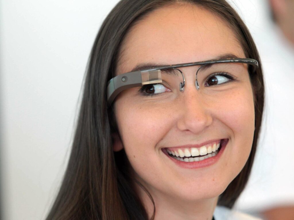 Druga generacija očal Google Glass naj bi bila nared za prodajo že v prvi polovici leta!