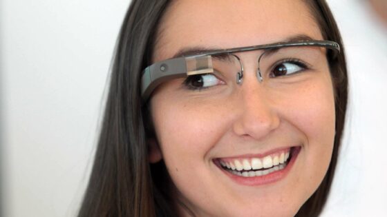 Druga generacija očal Google Glass naj bi bila nared za prodajo že v prvi polovici leta!