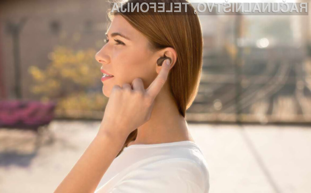 Najboljša asistentka Sony Xperia Ear bo na voljo v grafitno črni barvi od poletja 2016.