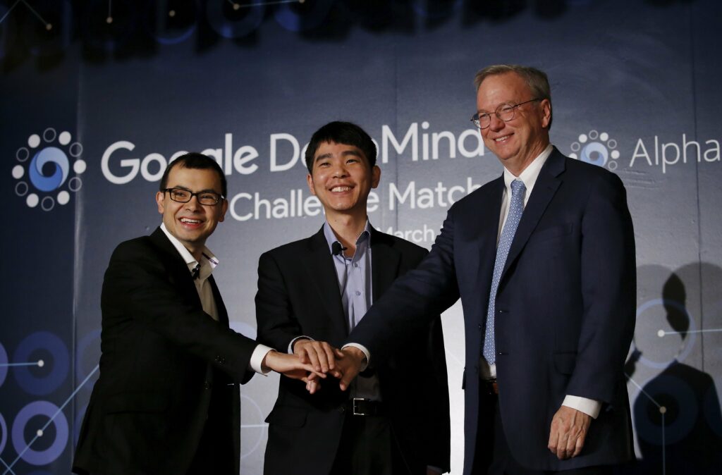 Googlova napredna umetna inteligenca DeepMind ni bila kos drugemu najboljšemu igralcu igre Go na svetu Leeju Sedolu.