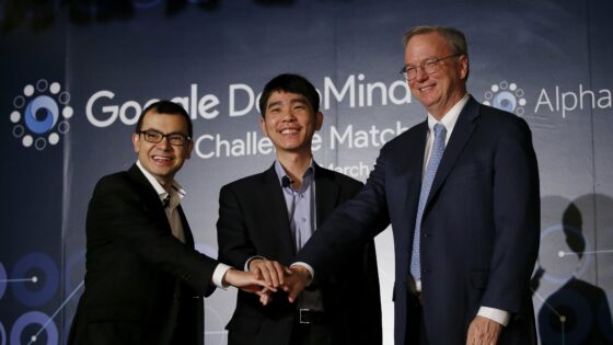 Googlova napredna umetna inteligenca DeepMind ni bila kos drugemu najboljšemu igralcu igre Go na svetu Leeju Sedolu.