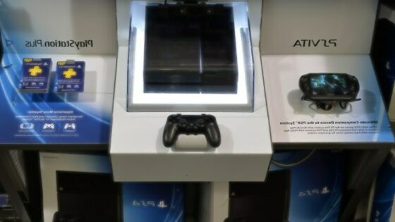 Policija z iskanjem roparja igralne konzole PlayStation 4 ni imela veliko dela!