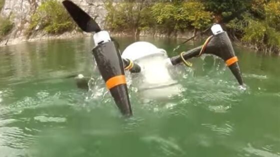 Poceni dron CRACUNS lahko brez poškodb zdrži tudi dva meseca v slani vodi.