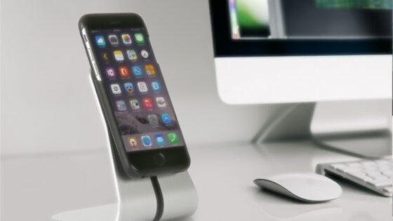 Stojalo za brezžično polnjenje pametnih mobilnih telefonov XVIDA je zlahka prepričalo uporabnike portala KickStarter.